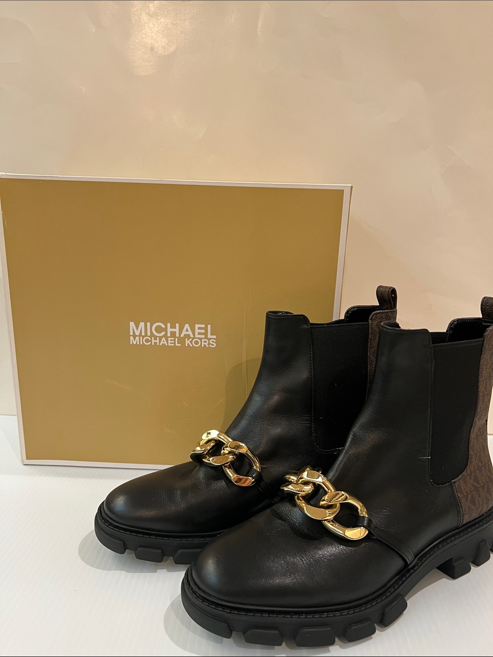 New Michael Kors Women’s Black Leather Boots with Gold Chain in Size 10